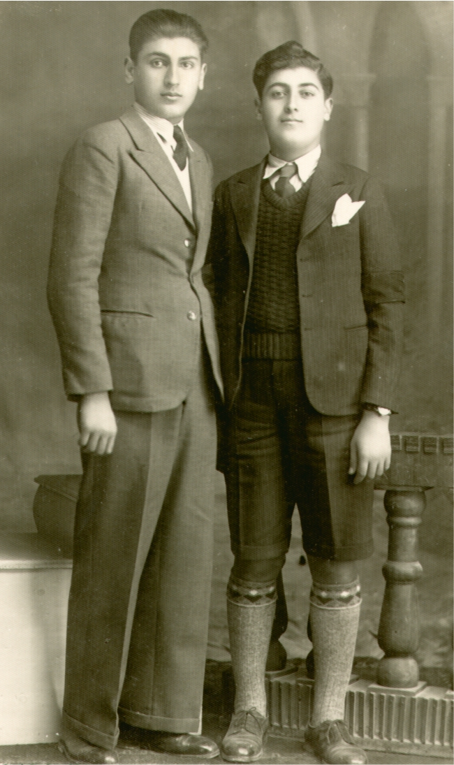 Սարգիս եւ Գրիգոր Դանիէլեաններ, Բեյրութ, 1935 թ.։